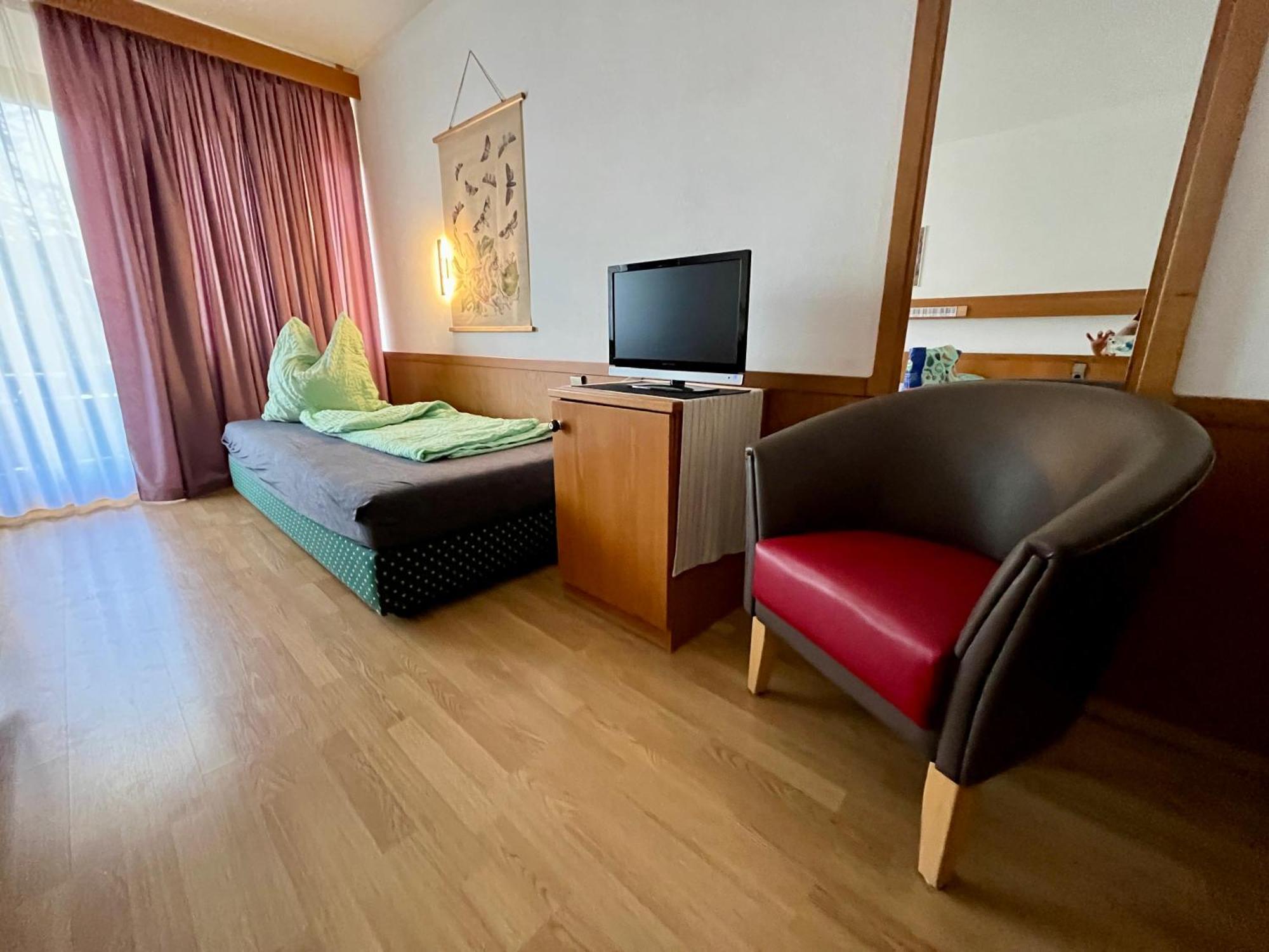 Goldener Hahn B&B Baiersbronn - Ferienwohnungen Mit Hotel Service Nahe Gartenschau Tal X Номер фото